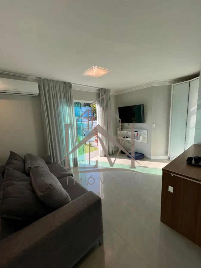 Imagem de CASA com aproximadamente 300m2 construídos;
