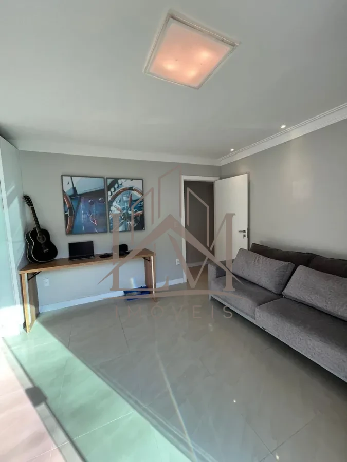 Imagem de CASA com aproximadamente 300m2 construídos;