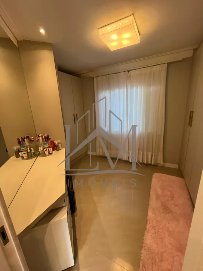 Imagem de CASA com aproximadamente 300m2 construídos;