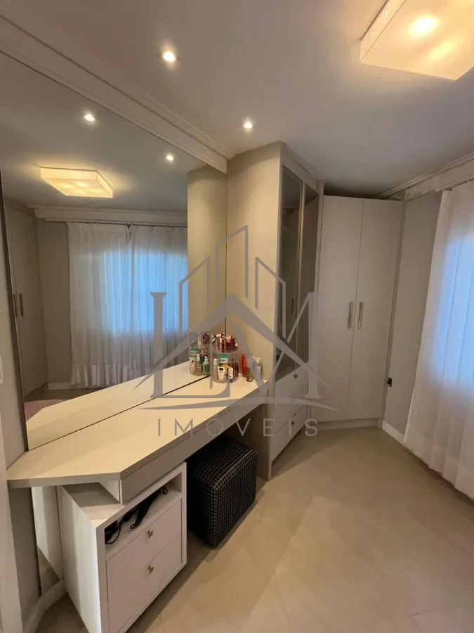 Imagem de CASA com aproximadamente 300m2 construídos;