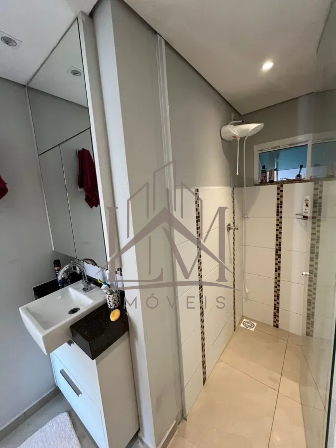 Imagem de CASA com aproximadamente 300m2 construídos;