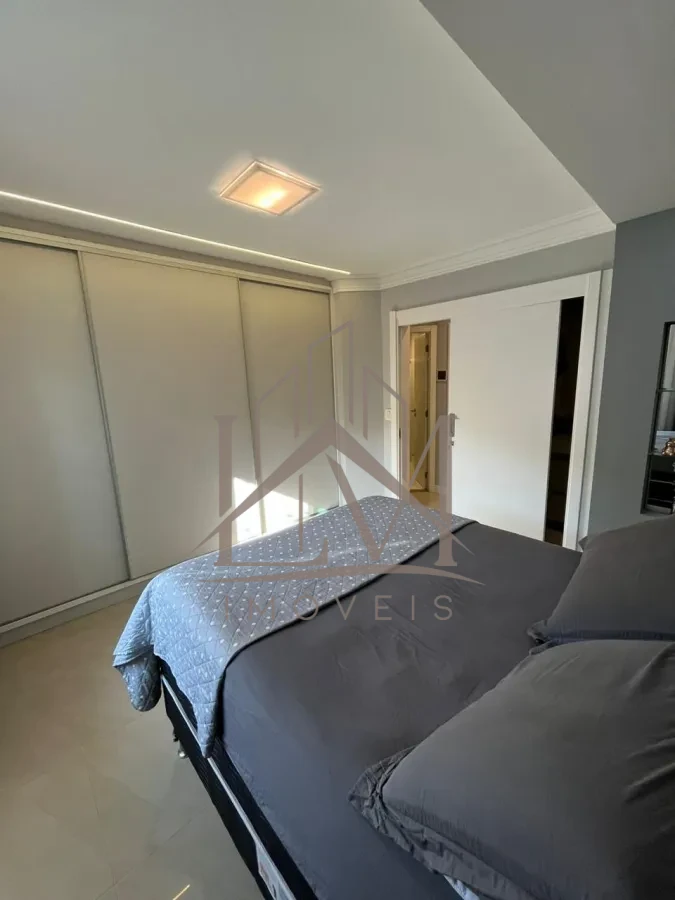 Imagem de CASA com aproximadamente 300m2 construídos;