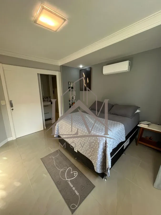 Imagem de CASA com aproximadamente 300m2 construídos;