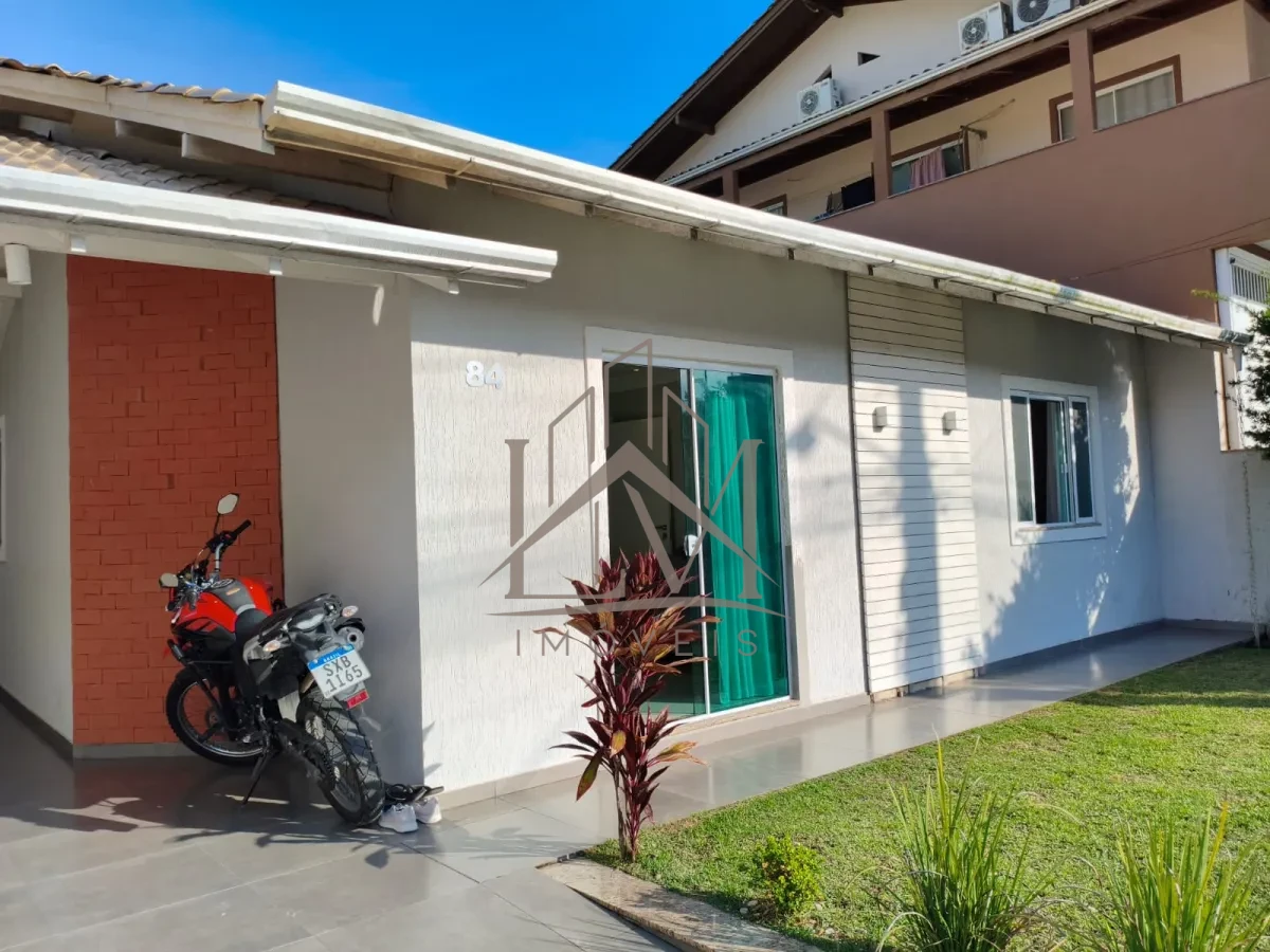 Imagem de CASA com aproximadamente 300m2 construídos;