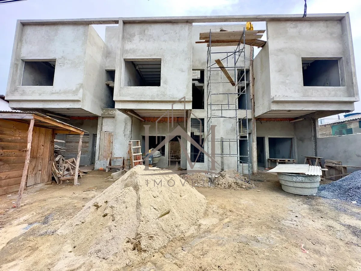 Imagem de Sobrado 3 Domitórios + Terraço a venda em Bombinhas