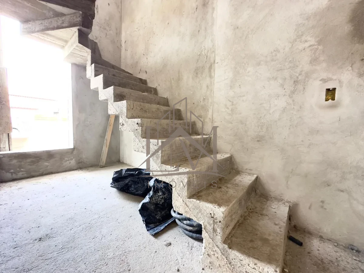 Imagem de Sobrado 3 Domitórios + Terraço a venda em Bombinhas