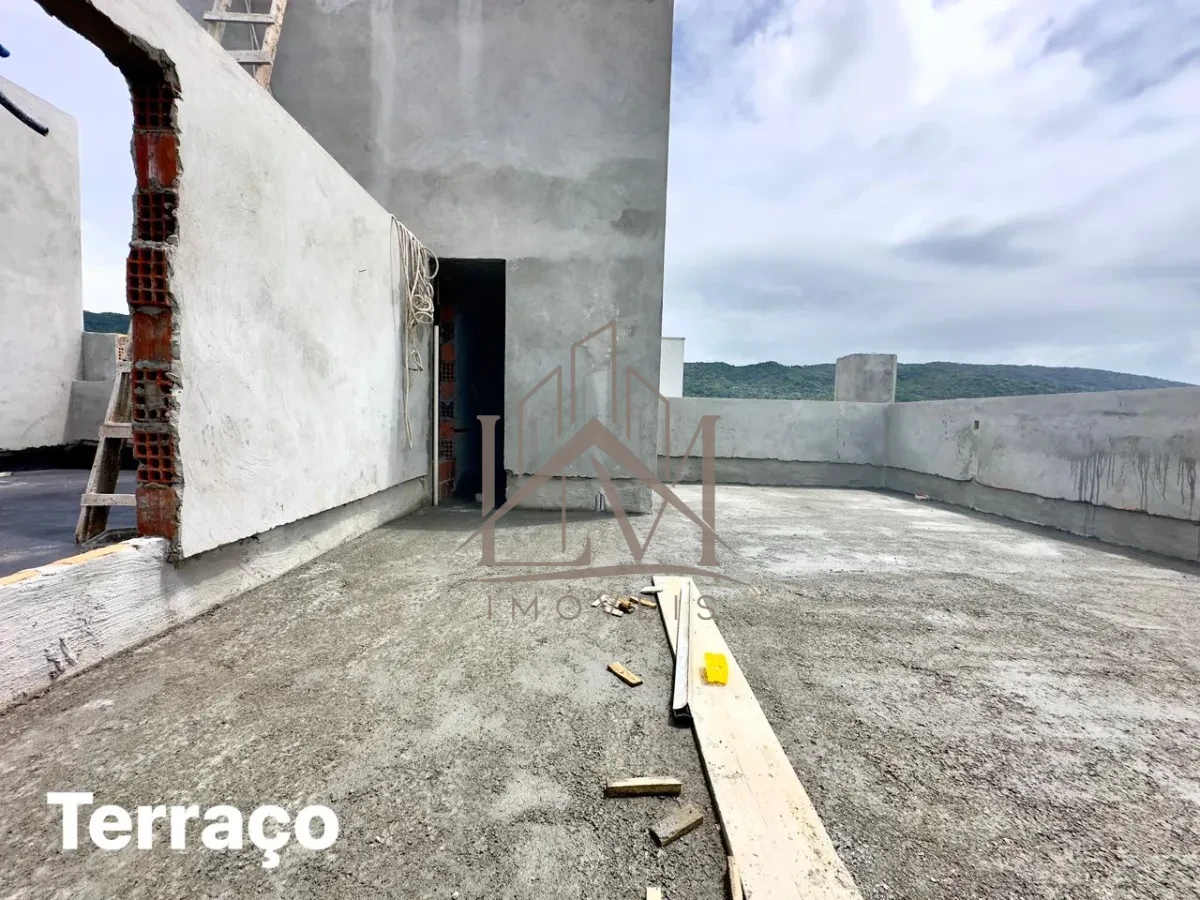 Imagem de Sobrado 3 Domitórios + Terraço a venda em Bombinhas