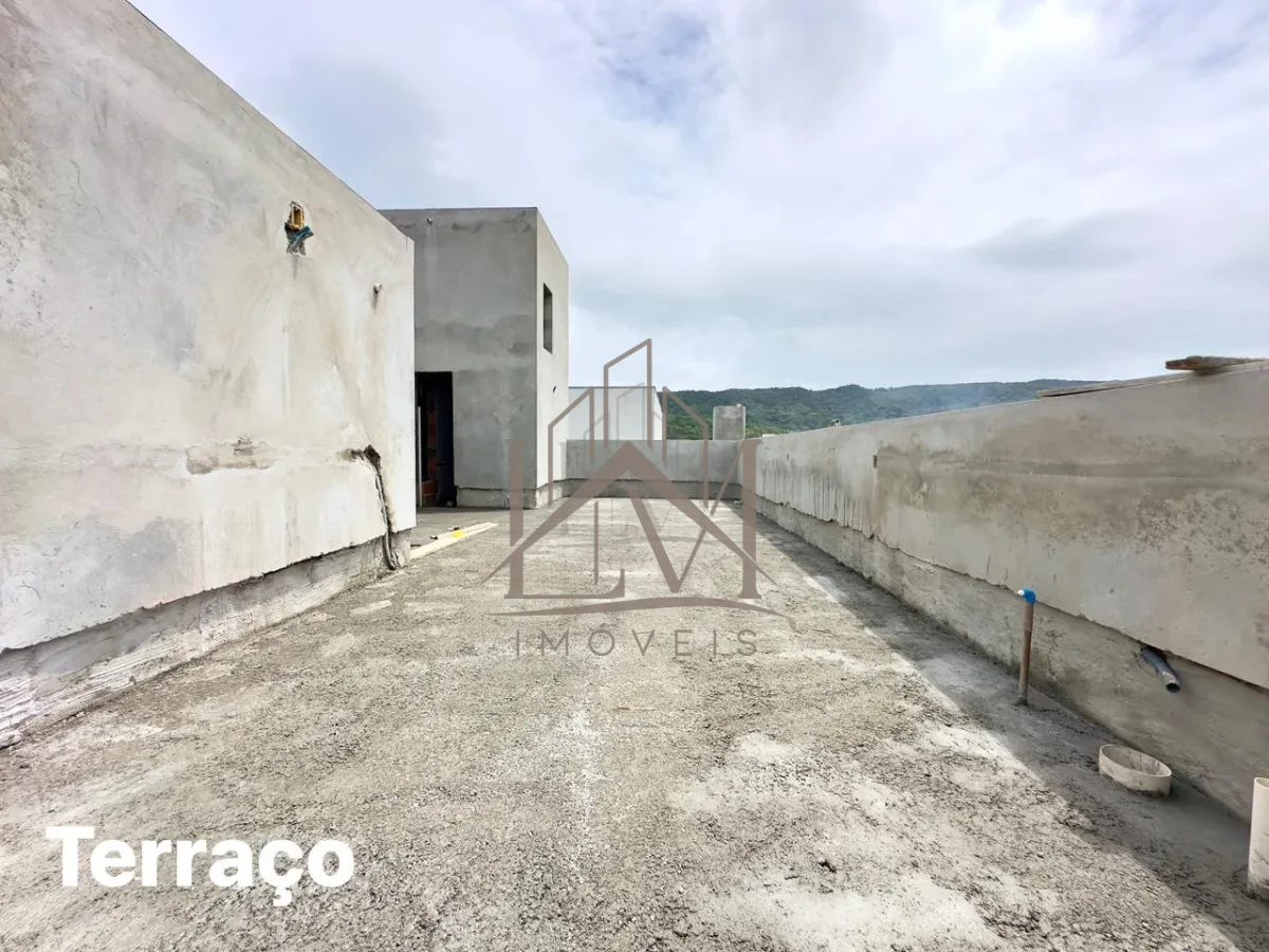 Imagem de Sobrado 3 Domitórios + Terraço a venda em Bombinhas
