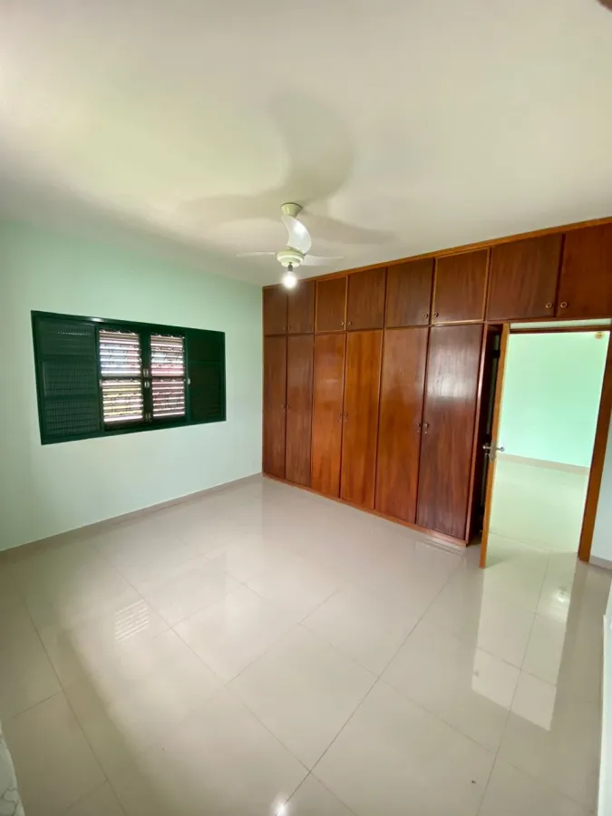Imagem de Casa com terreno amplo