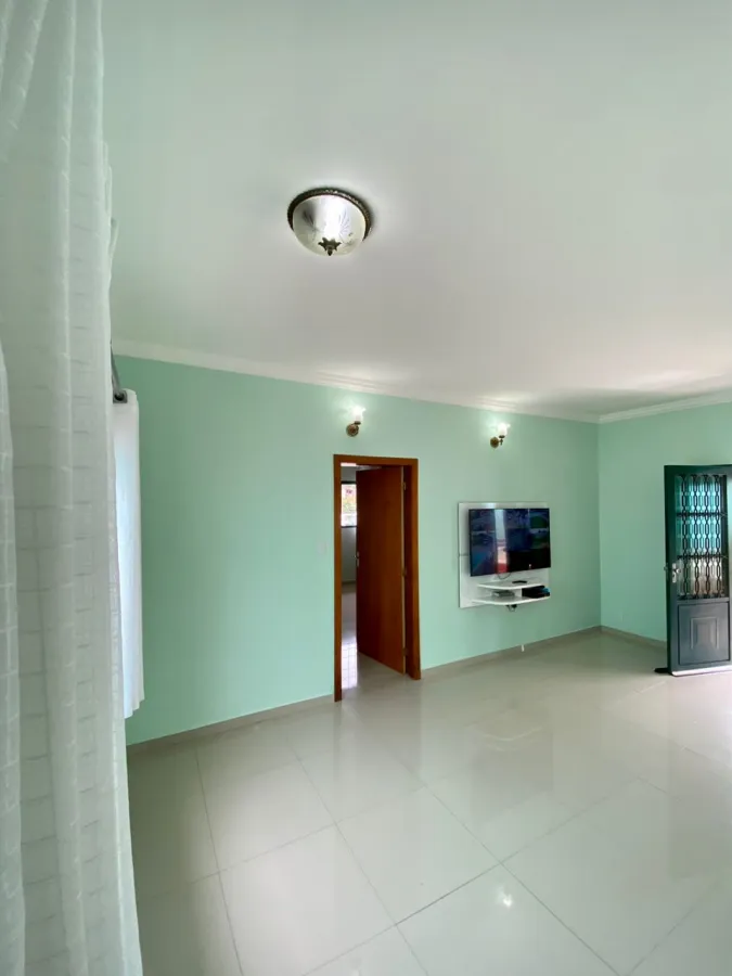 Imagem de Casa com terreno amplo