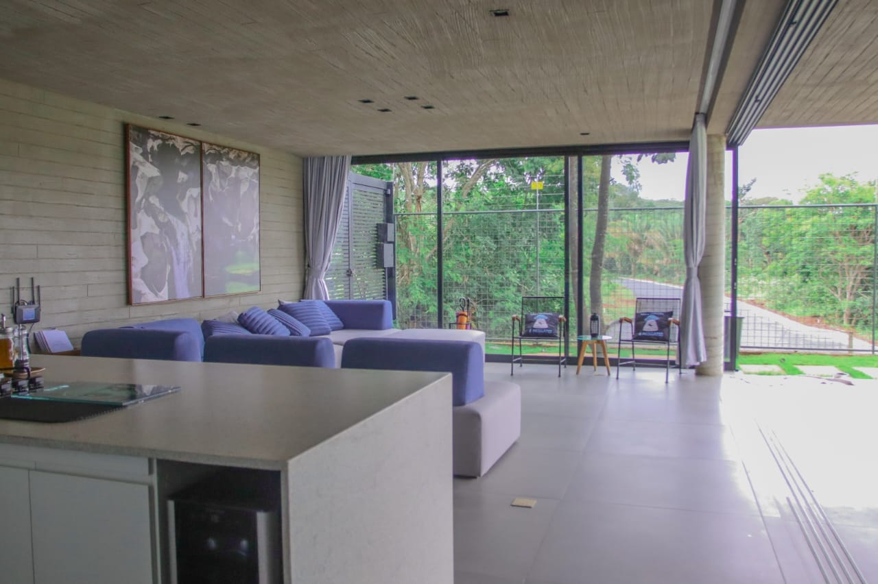 Imagem de Casa moderna em condomínio fechado (Condomínio Vale Azul) Renda consolidada - residência/investimento