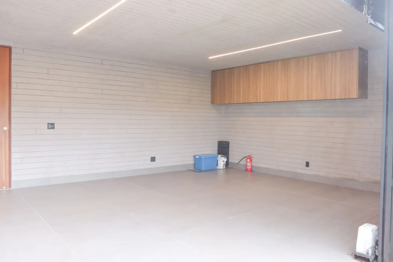 Imagem de Casa moderna em condomínio fechado (Condomínio Vale Azul) Renda consolidada - residência/investimento