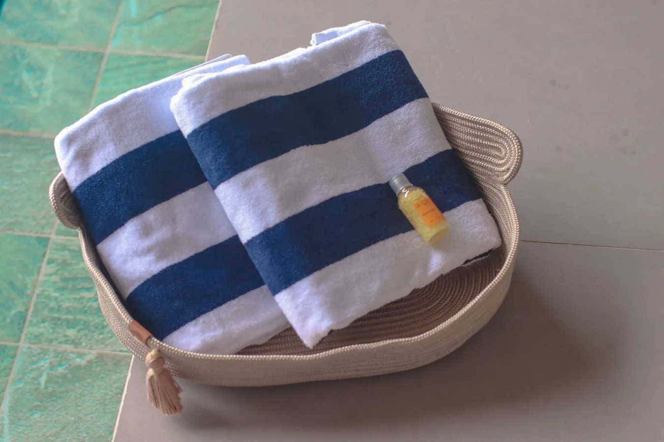 Imagem de Casa moderna em condomínio fechado (Condomínio Vale Azul) Renda consolidada - residência/investimento