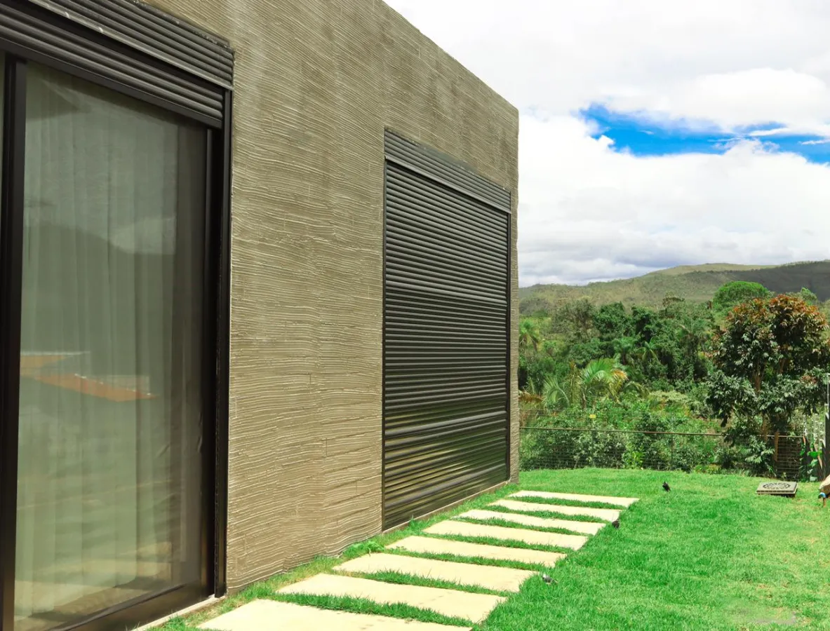 Imagem de Casa moderna em condomínio fechado (Condomínio Vale Azul) Renda consolidada - residência/investimento
