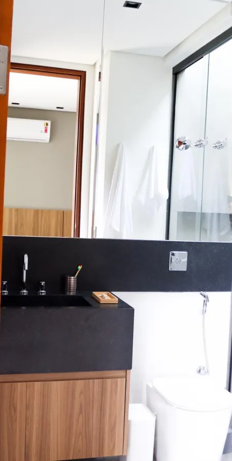 Imagem de Casa moderna em condomínio fechado (Condomínio Vale Azul) Renda consolidada - residência/investimento