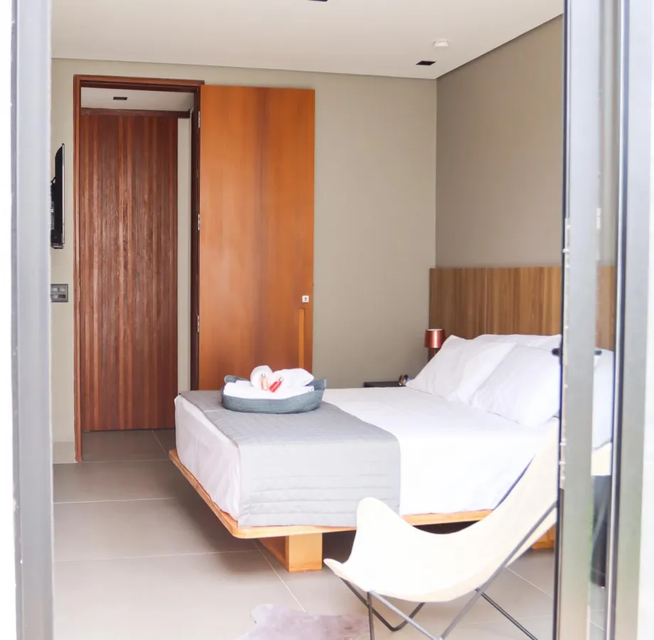 Imagem de Casa moderna em condomínio fechado (Condomínio Vale Azul) Renda consolidada - residência/investimento