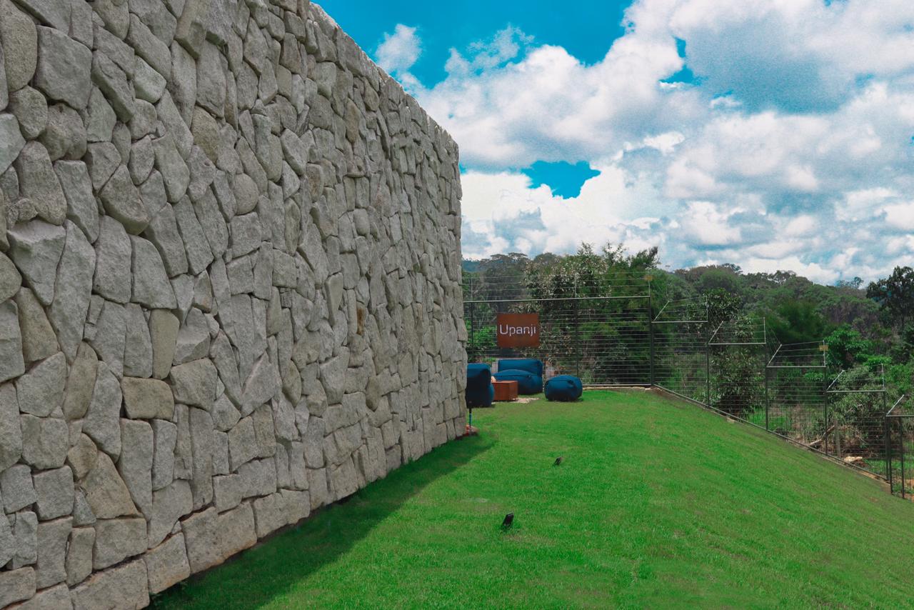Imagem de Casa moderna em condomínio fechado (Condomínio Vale Azul) Renda consolidada - residência/investimento