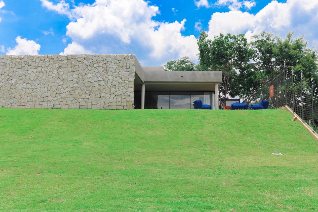 Imagem de Casa moderna em condomínio fechado (Condomínio Vale Azul) Renda consolidada - residência/investimento
