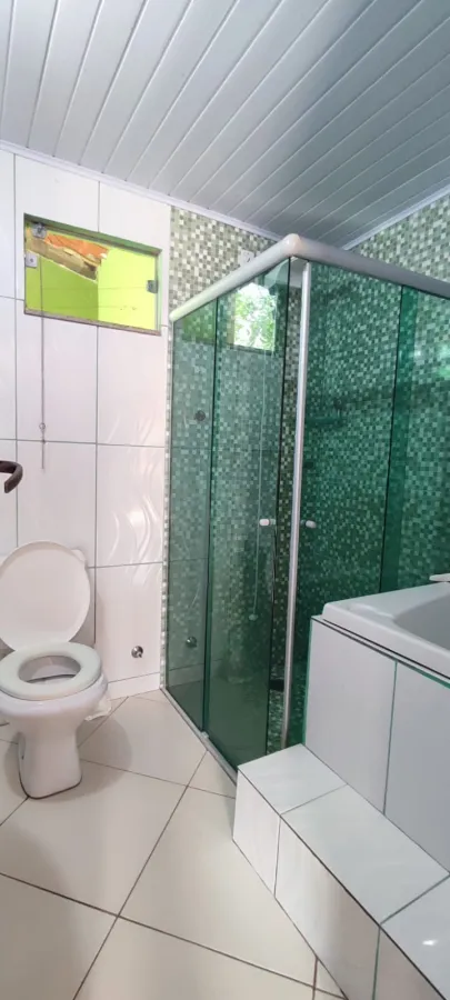 Imagem de Casa com 3 pisos, além de uma kitnet e depósito com possibilidade comercial