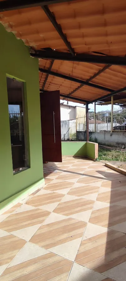 Imagem de Casa com 3 pisos, além de uma kitnet e depósito com possibilidade comercial