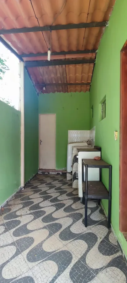 Imagem de Casa com 3 pisos, além de uma kitnet e depósito com possibilidade comercial