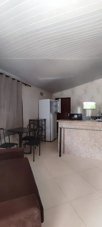 Imagem de Casa com 3 pisos, além de uma kitnet e depósito com possibilidade comercial