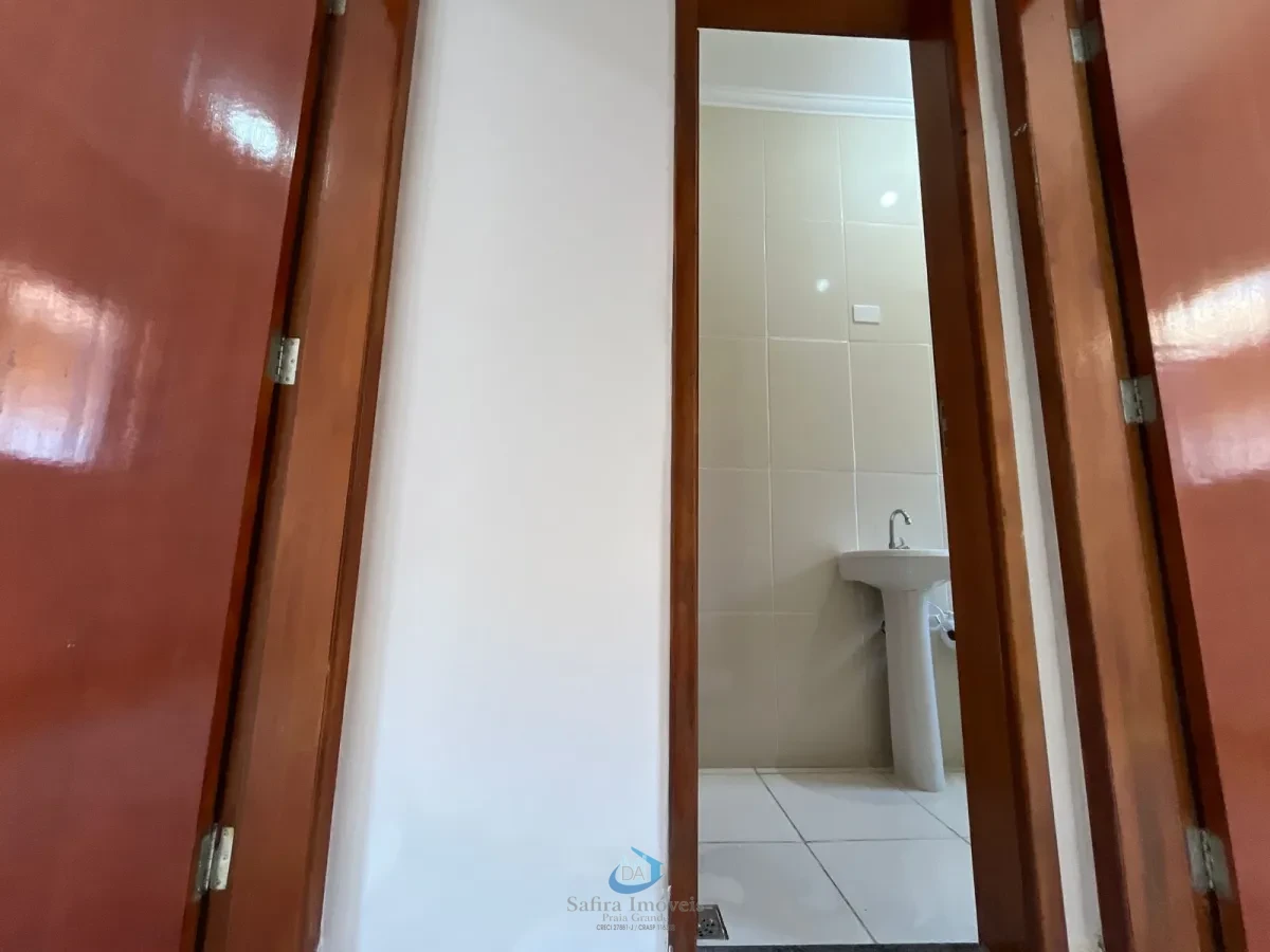 Imagem de Casa de condomínio 2 dormitórios no Bairro Tude Bastos- Praia Grande SP SI 3439