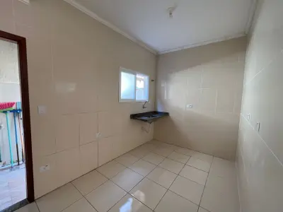 Imagem de Casa de condomínio 2 dormitórios no Bairro Tude Bastos- Praia Grande SP SI 3439