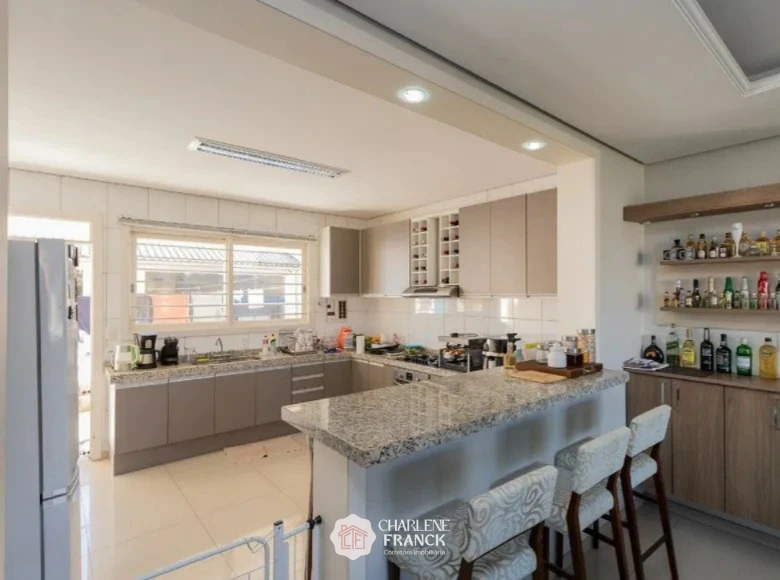 Imagem de EXCELENTE SOBRADO COM 337m² NAS TRES VENDAS