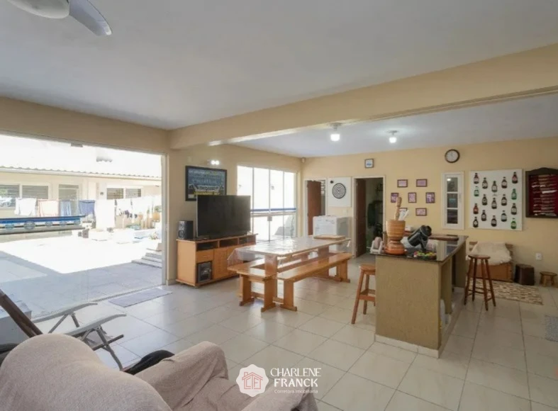 Imagem de EXCELENTE SOBRADO COM 337m² NAS TRES VENDAS