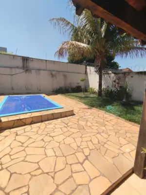 Imagem de Casa à venda no bairro Segismundo Pereira em Uberlândia/MG