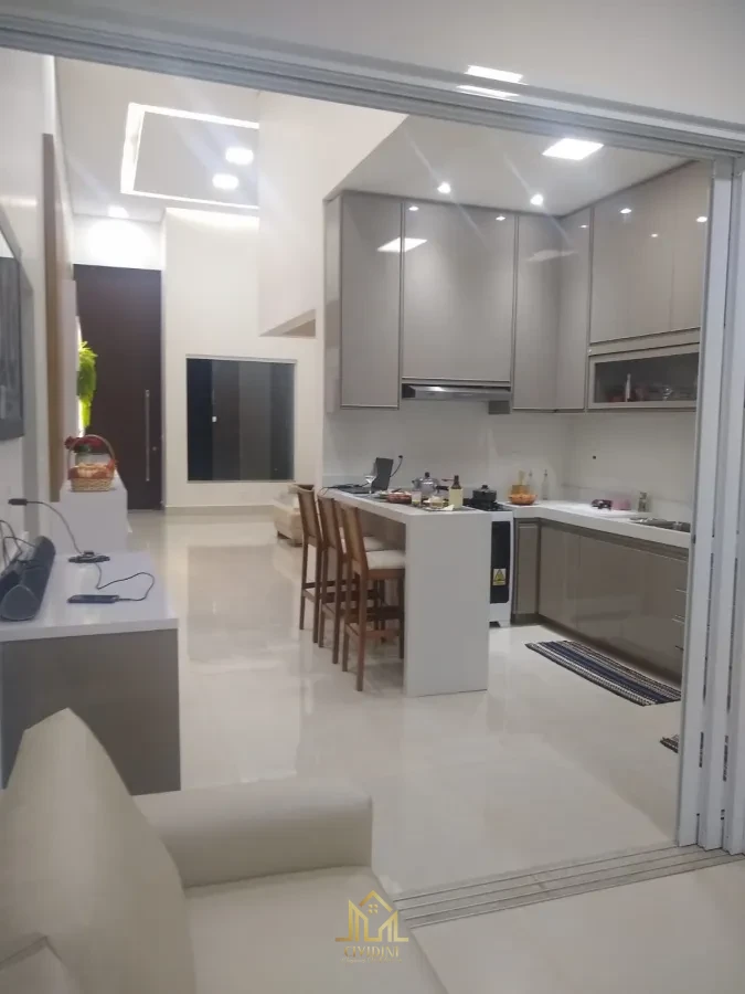 Imagem de Casa à venda no bairro Grand Ville em Uberlândia/MG