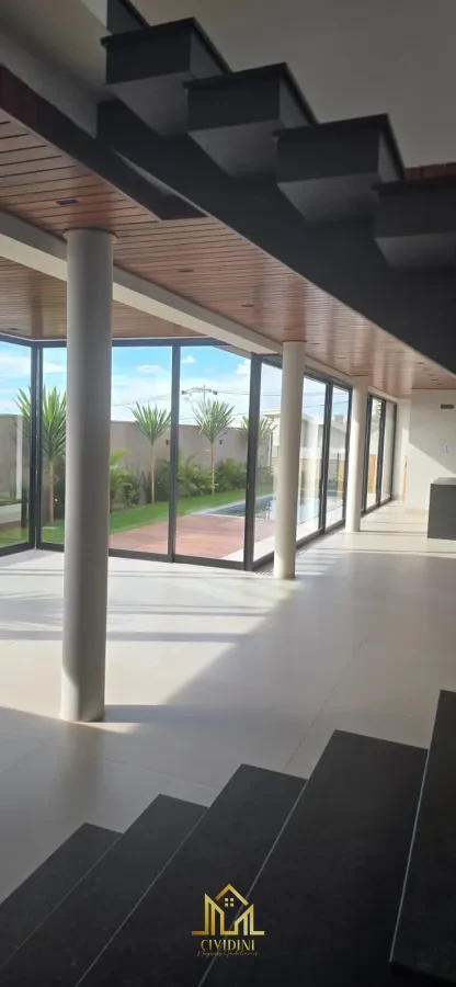 Imagem de Casa Sobrado na Zona Sul de Uberlândia -  Condomínio Tamboré