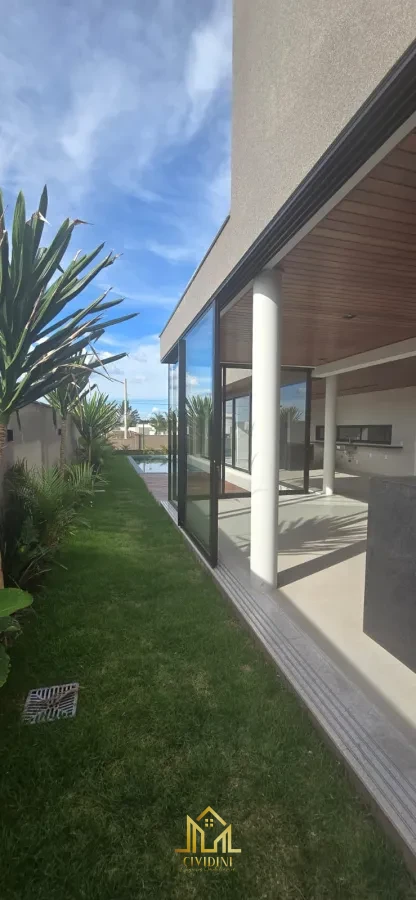 Imagem de Casa Sobrado na Zona Sul de Uberlândia -  Condomínio Tamboré