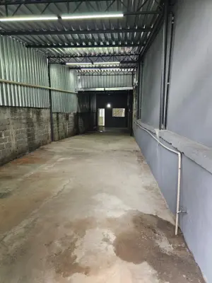 Imagem de Casa com 3 Dormitorios e Galpao Comercial