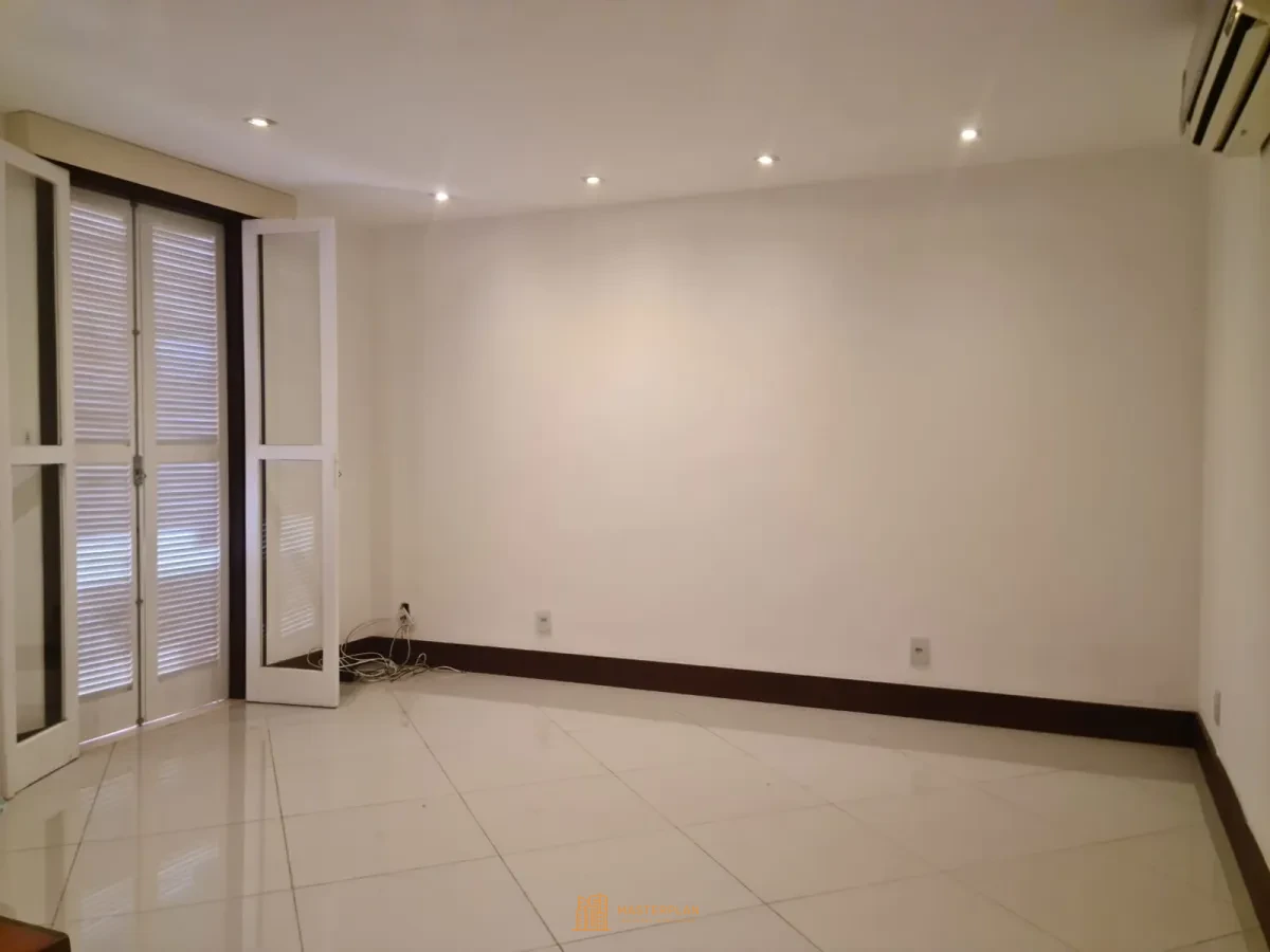 Imagem de Casa de Alto Padrão em Barra da Tijuca - RJ (Portinho do Massarú)