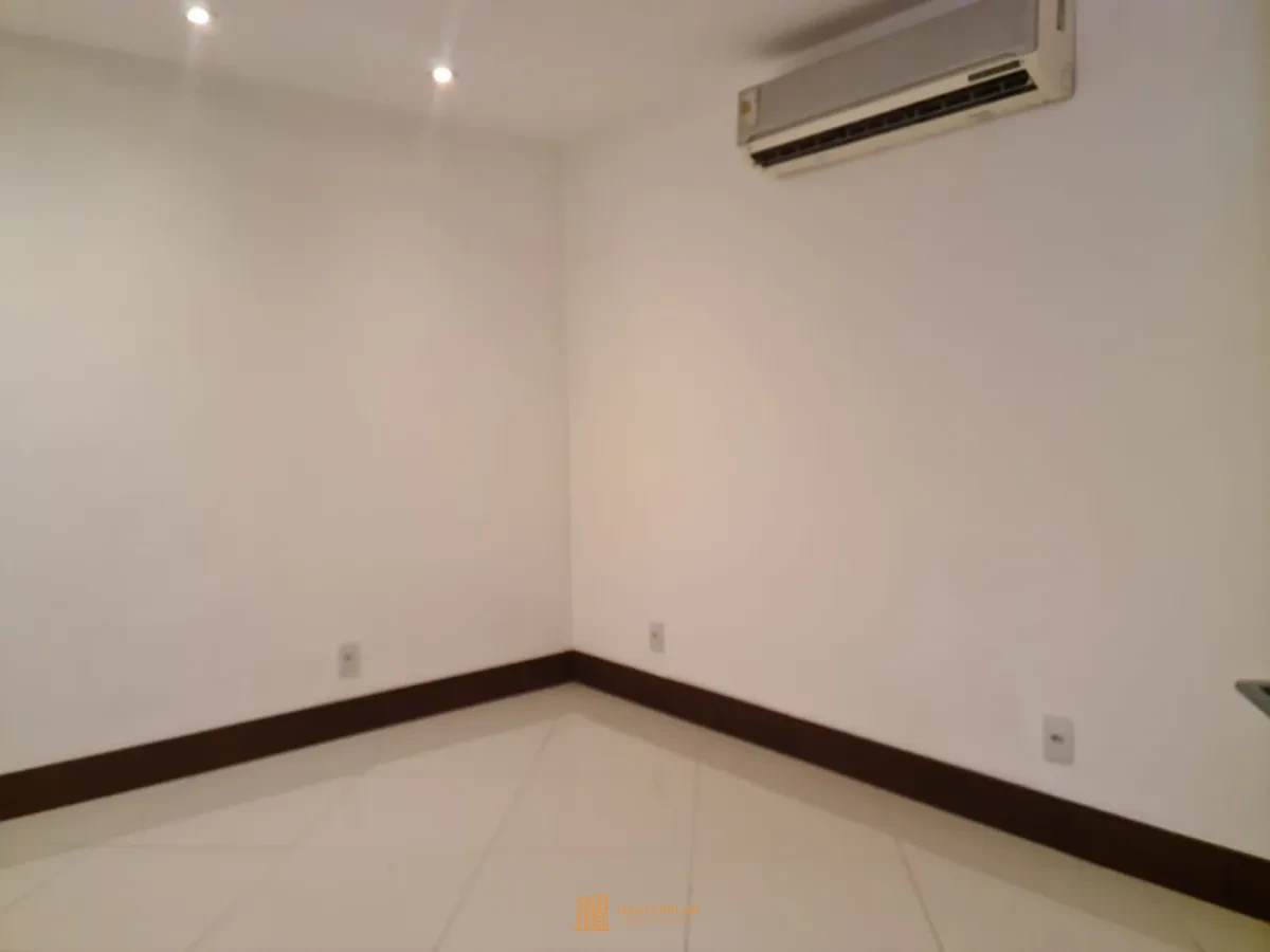 Imagem de Casa de Alto Padrão em Barra da Tijuca - RJ (Portinho do Massarú)