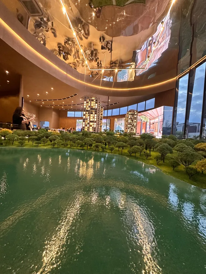 Imagem externa de Endless Península