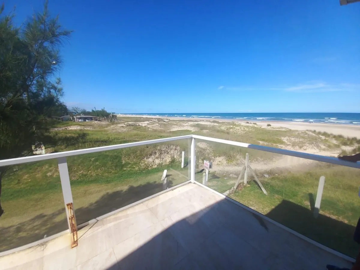 Imagem de Sobrado na beira mar