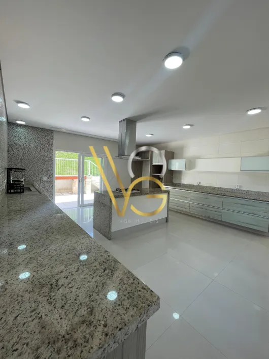 Imagem de Casa de Condomínio com 3 Quartos e 7 banheiros para Alugar, 980 m² por R$ 16.000/Mês