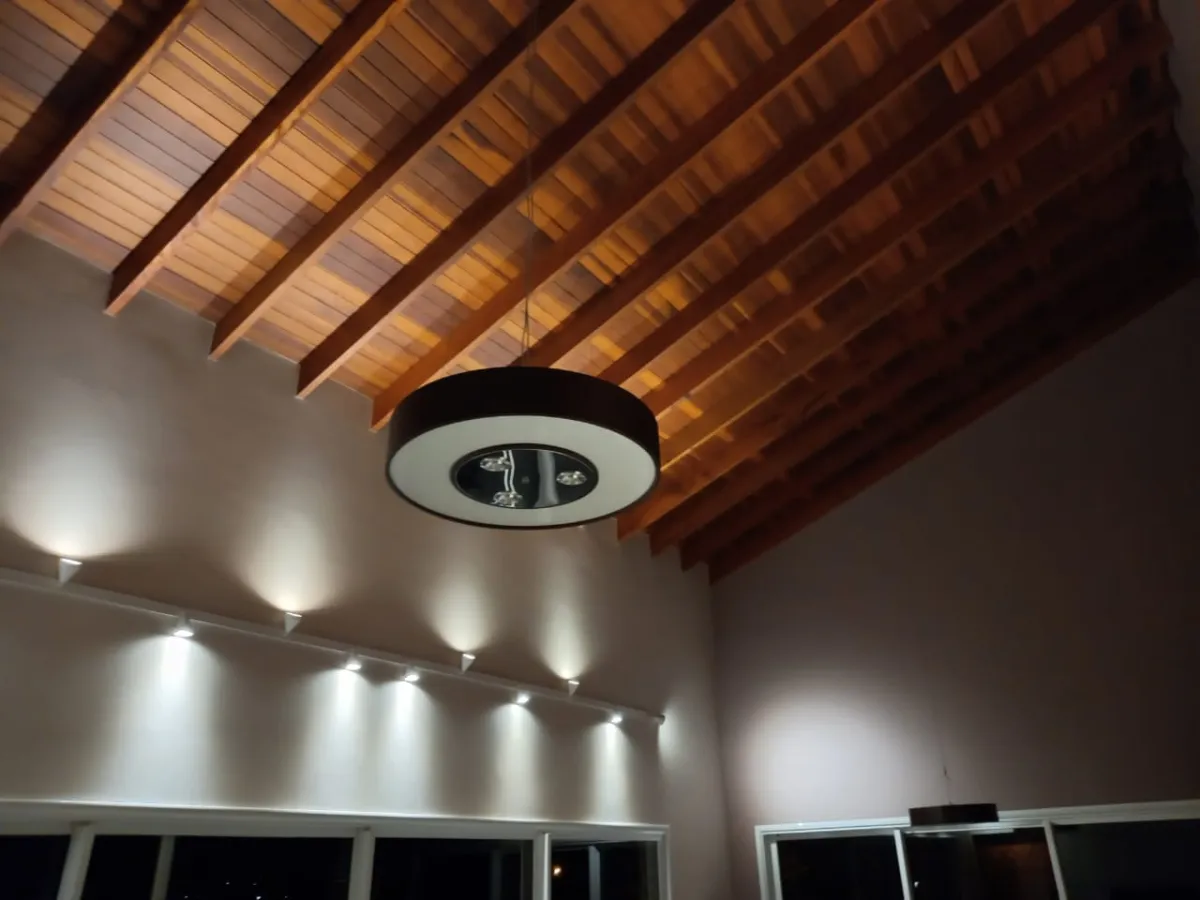 Imagem de Casa Mobiliada em Condomínio Fechado em Atibaia – 213m², 3 Suítes, Varanda e Churrasqueira!