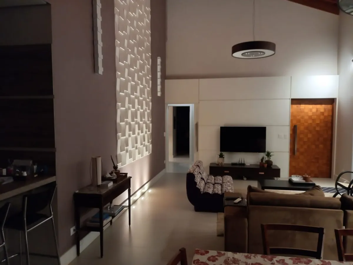 Imagem de Casa Mobiliada em Condomínio Fechado em Atibaia – 213m², 3 Suítes, Varanda e Churrasqueira!
