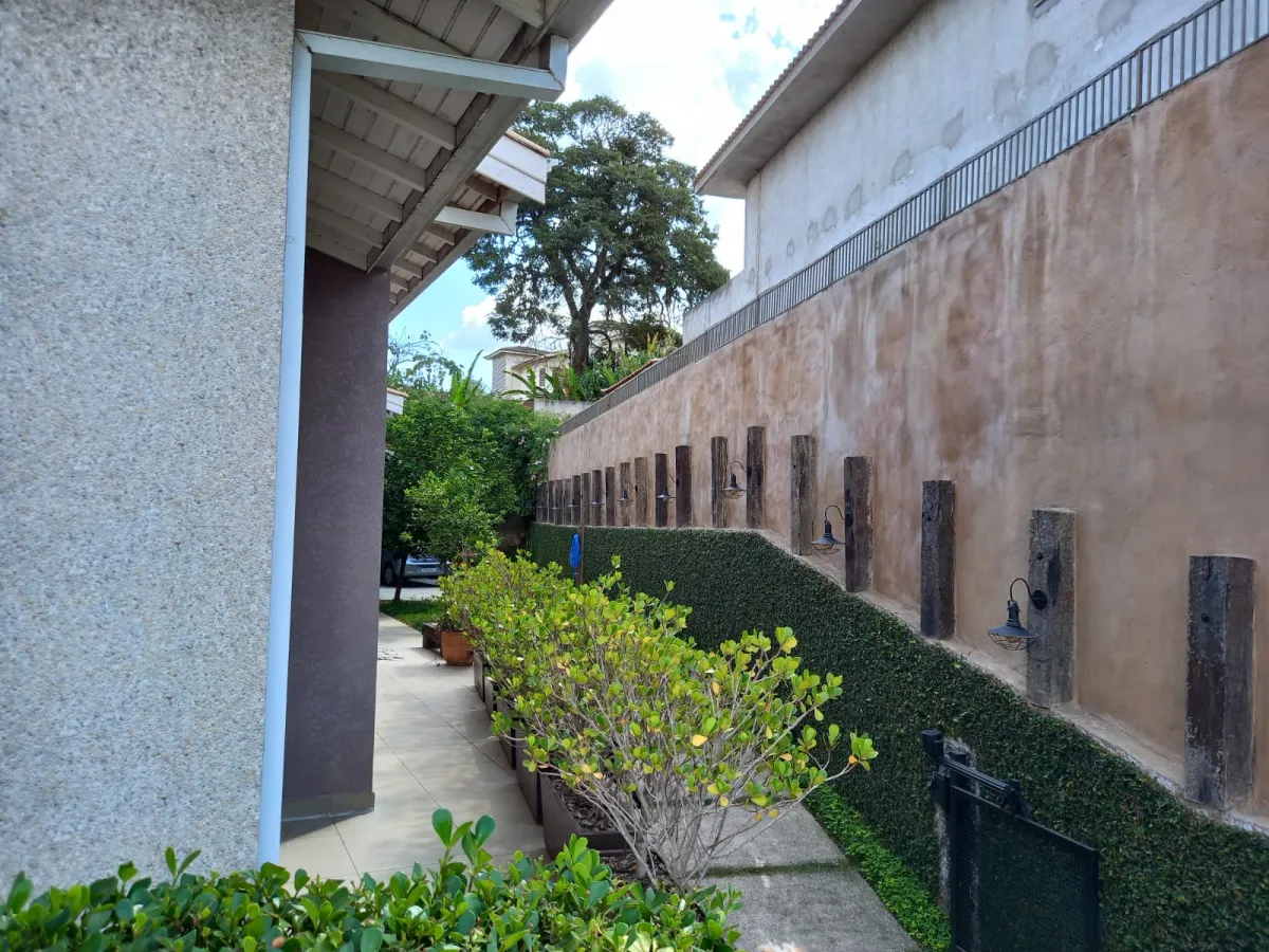 Imagem de Casa Mobiliada em Condomínio Fechado em Atibaia – 213m², 3 Suítes, Varanda e Churrasqueira!