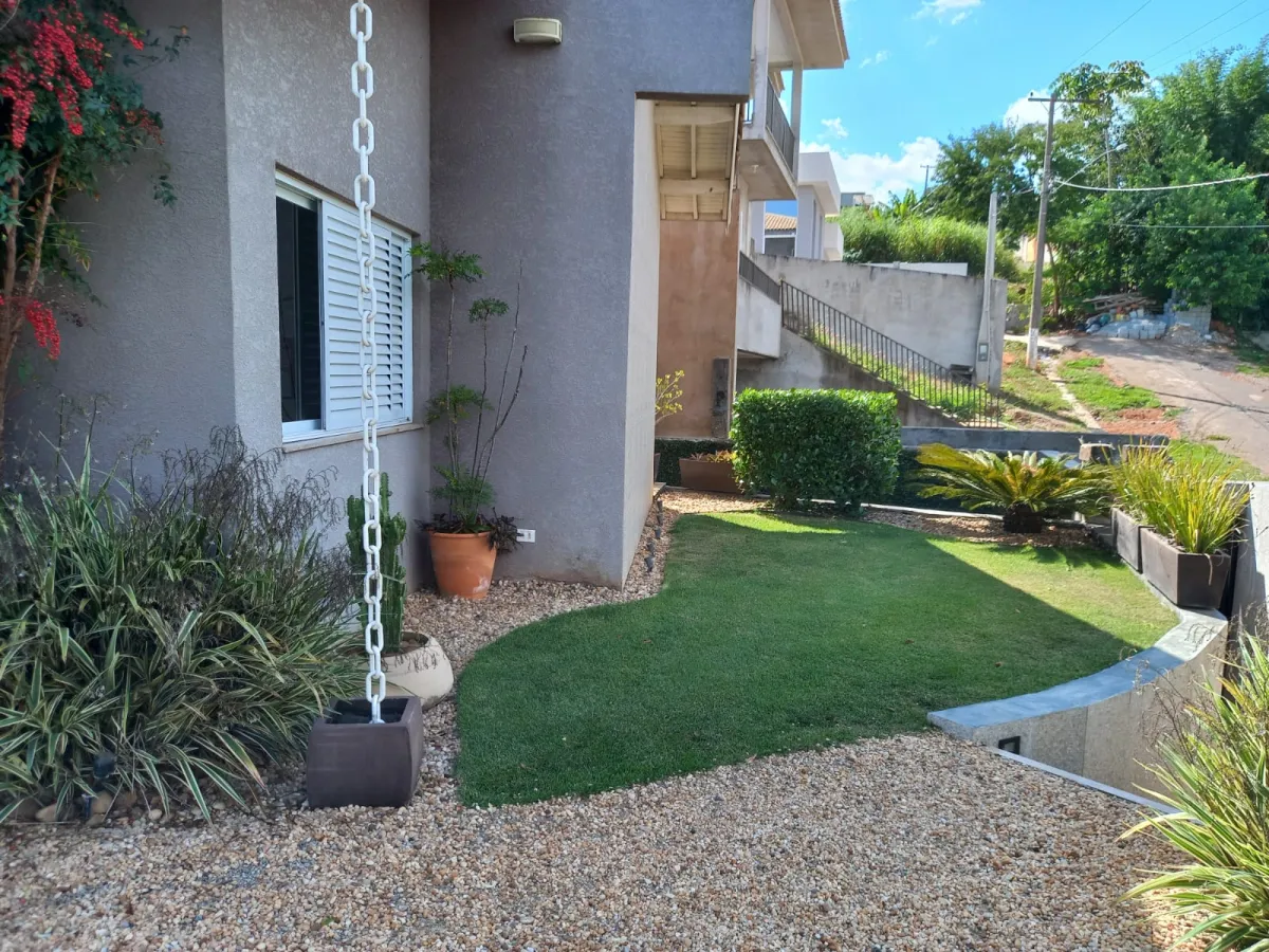 Imagem de Casa Mobiliada em Condomínio Fechado em Atibaia – 213m², 3 Suítes, Varanda e Churrasqueira!