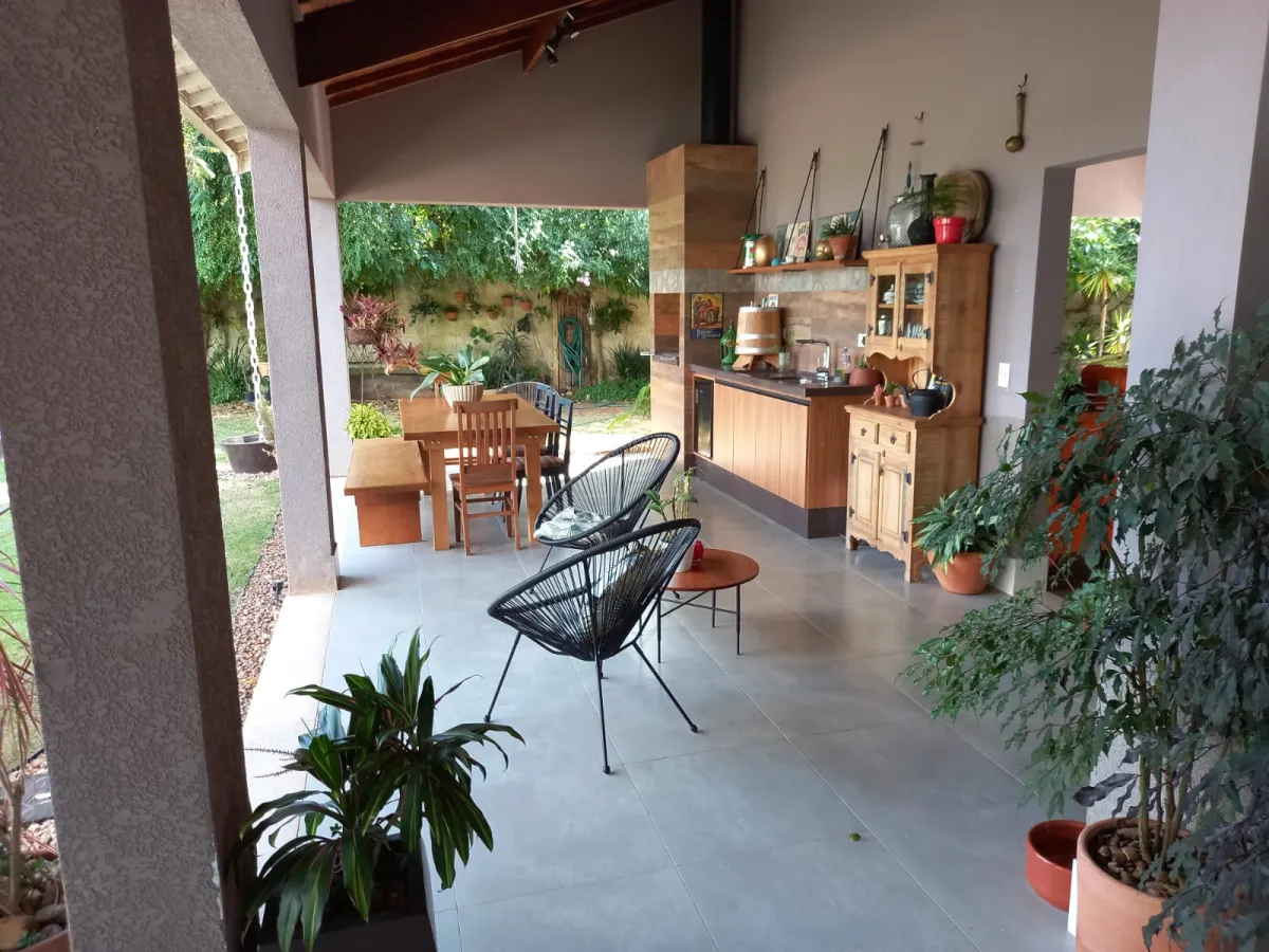 Imagem de Casa Mobiliada em Condomínio Fechado em Atibaia – 213m², 3 Suítes, Varanda e Churrasqueira!