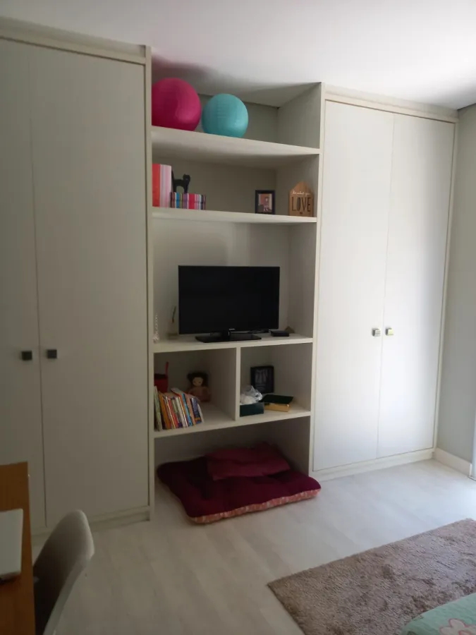Imagem de Casa Mobiliada em Condomínio Fechado em Atibaia – 213m², 3 Suítes, Varanda e Churrasqueira!