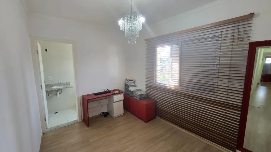 Imagem de Casa com 3 Quartos e 5 banheiros à Venda em Cidade Mae Do Ceu