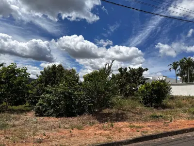 Imagem de TERRENO AMPLO EM BAIRRO NOBRE A VENDA!