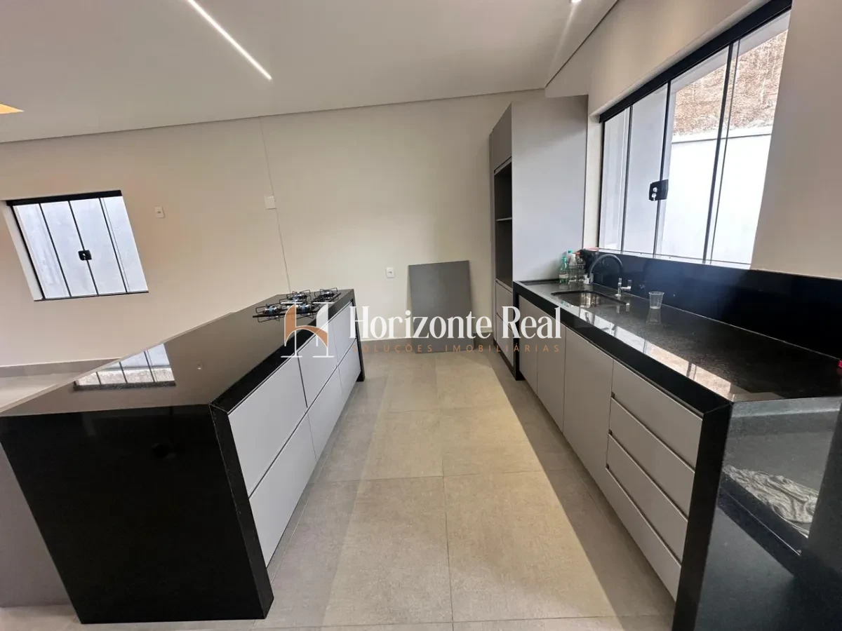 Imagem de VENDE-SE CASA ACONCHEGANTE COM 2 QUARTOS + 1 SUITE - EXCELENTE OPORTUNIDADE !!
