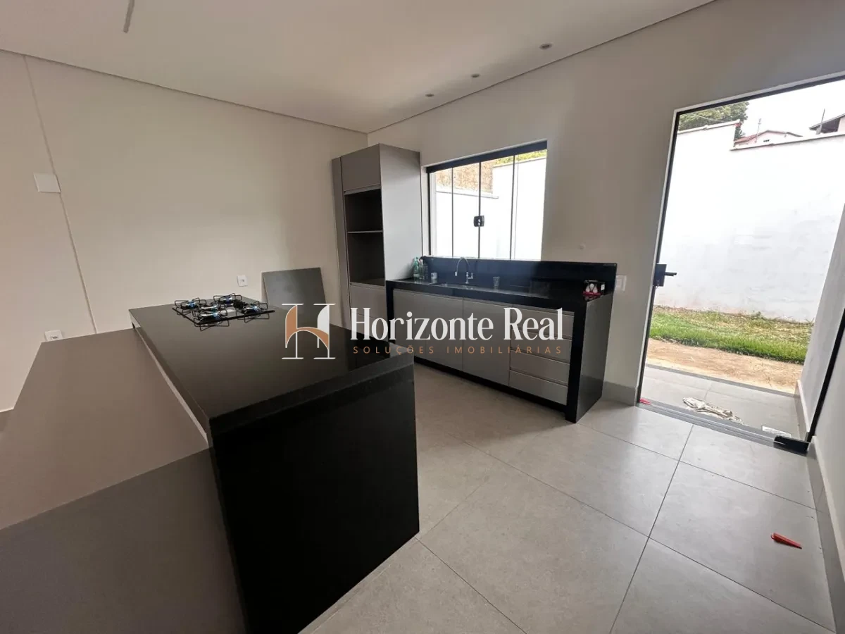 Imagem de VENDE-SE CASA ACONCHEGANTE COM 2 QUARTOS + 1 SUITE - EXCELENTE OPORTUNIDADE !!